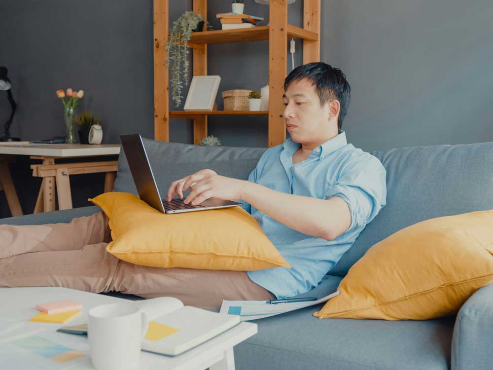 A Canadian man is looking at buying a budgeting template, downloading a free one, or going the DIY route with Excel or Google Sheets. He's comparing his options.