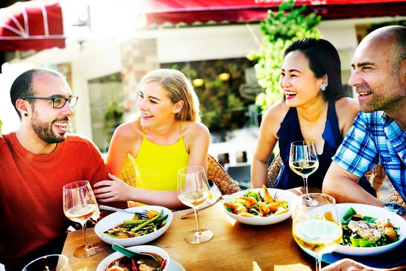 Canadian friends together on a patio, where some are eating, some are drinking, some are doing both. How will they split the bill?