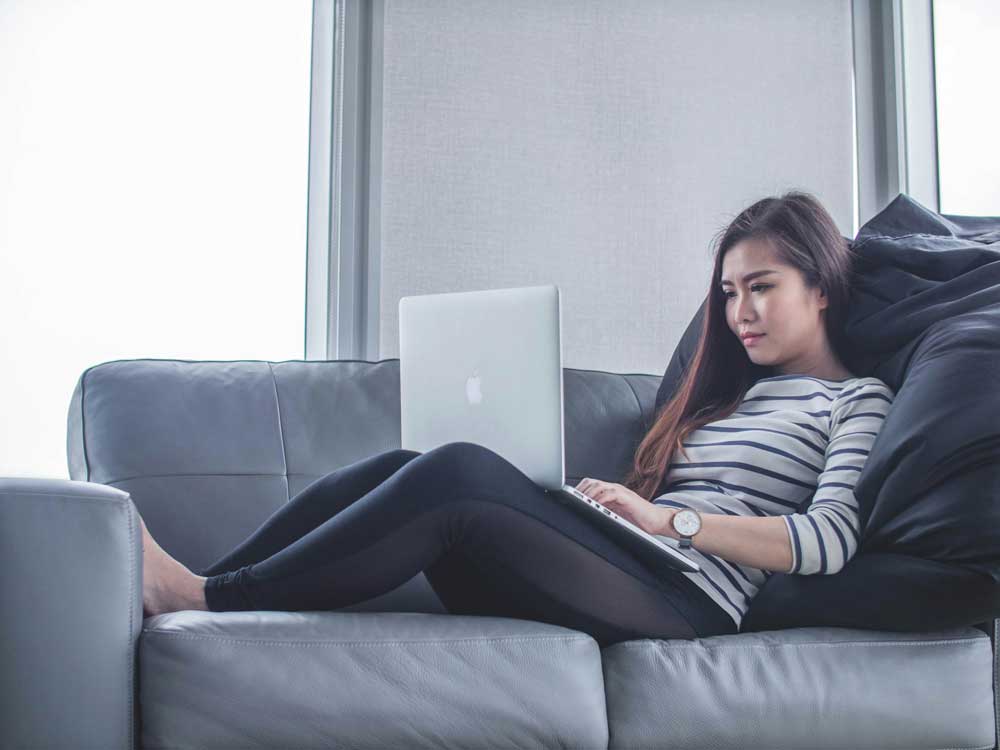 A Canadian woman shopping online at home, wondering if there are any costs.