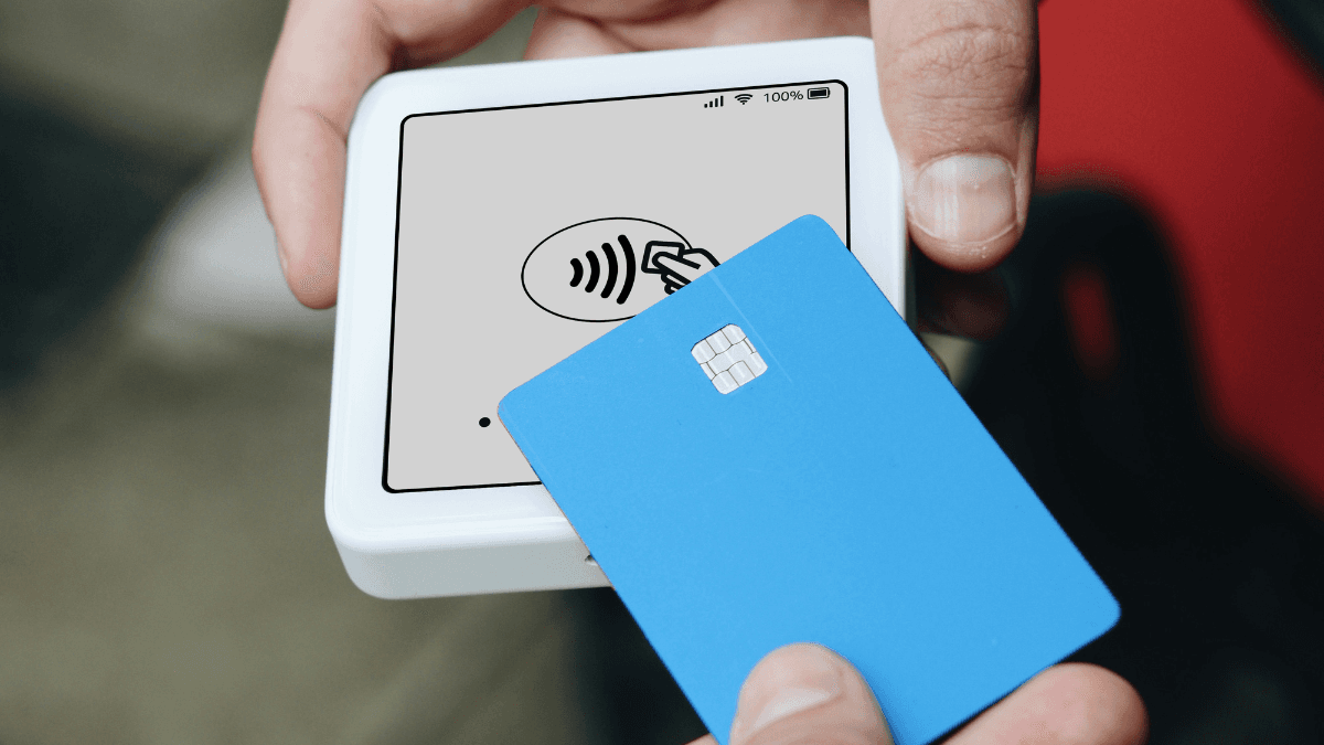 Cardinal sins of credit cards in Canada: A credit card user tapping their credit card on a payment system